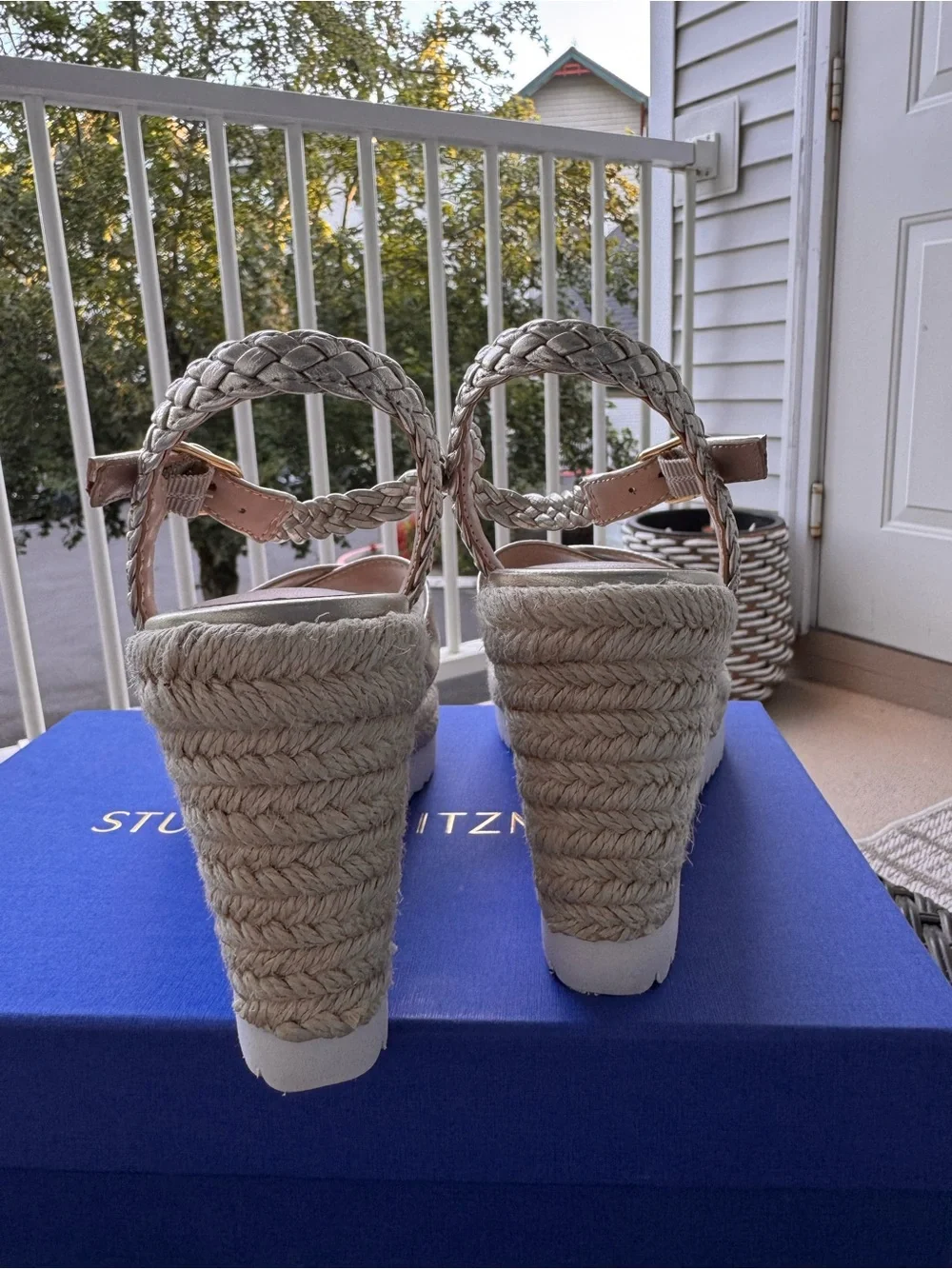 Stuart Weitzman Woven Espadrille Wedge Sandals in Metallic Gold size 36 - Picture 4 of 6